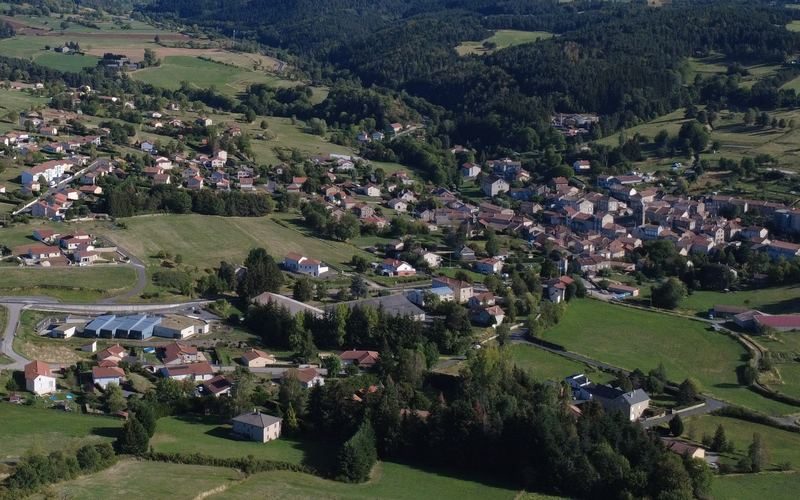 Le bourg de Laussonne vu du ciel